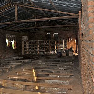 [Translate to Englisch:] Innenraum der Kirche und Gedenkstätte Ntarama